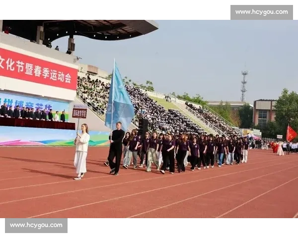 燃情赛场激烈角逐，观众热血沸腾共襄盛事
